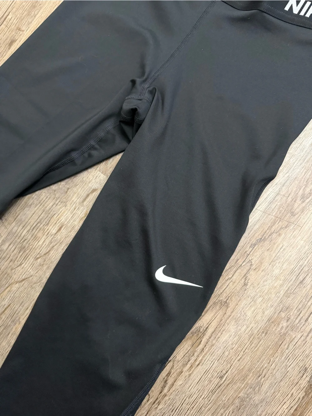 Nike Pro • Mid Rise Capri Leggings
